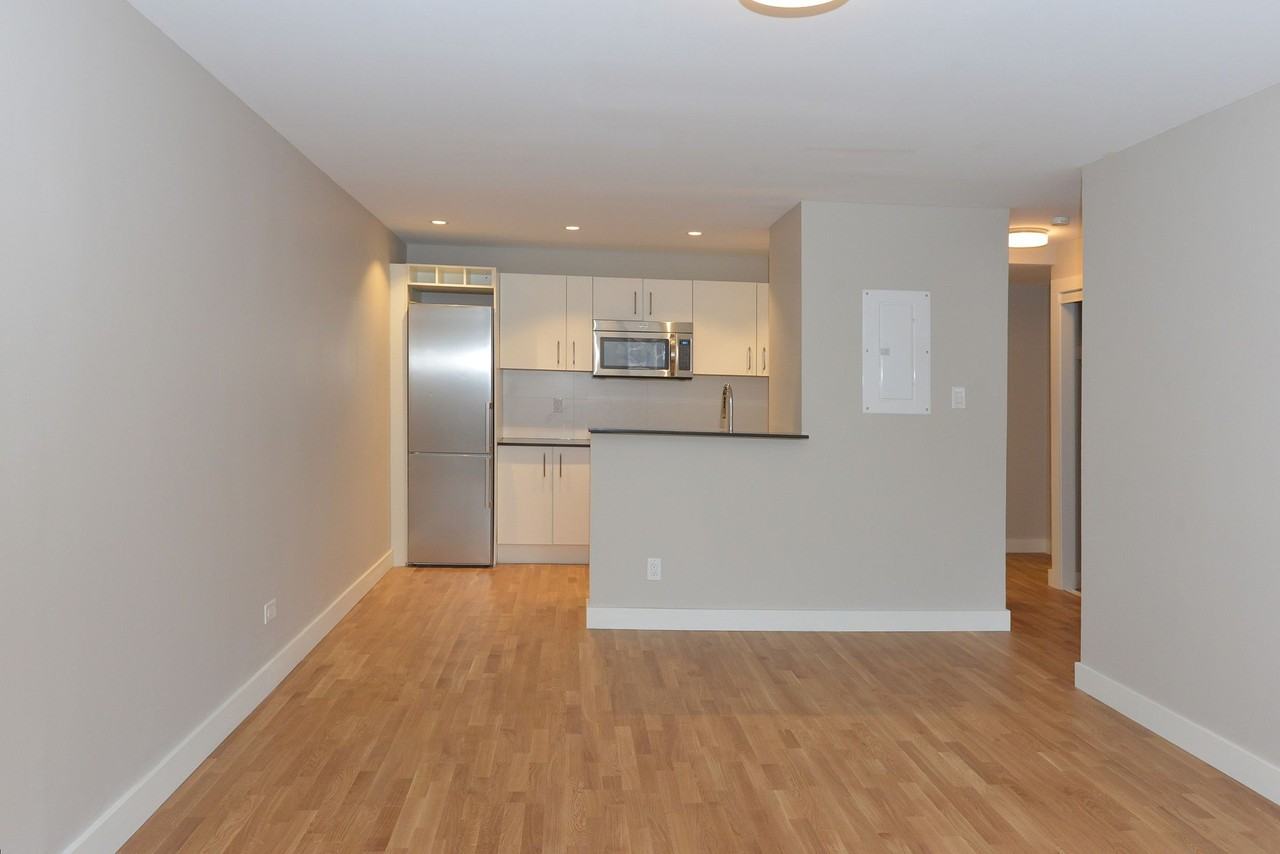 111 Lawton Boulevard - Photo 4 of 50