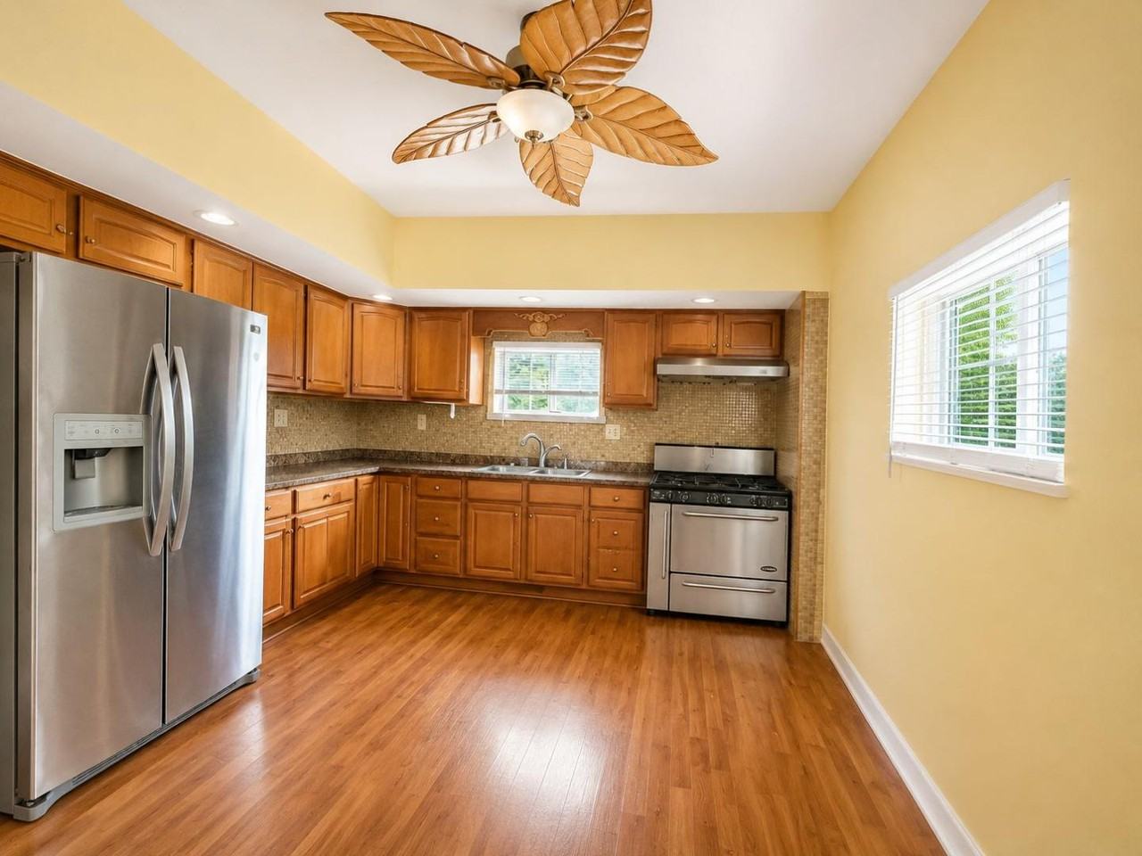208 1/2 E Cherry St, Floor 1 - Photo 3 of 9