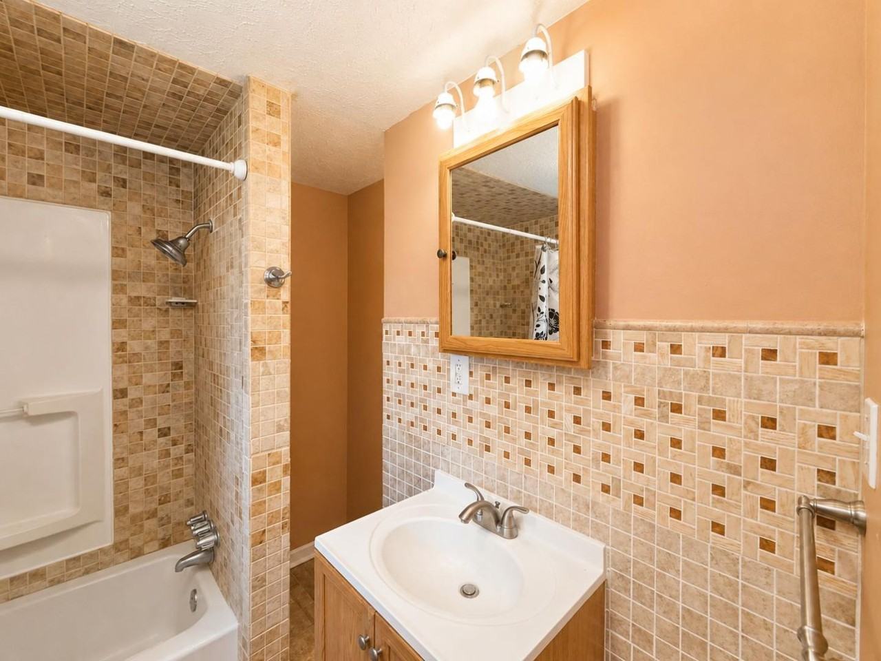 208 1/2 E Cherry St, Floor 1 - Photo 6 of 9