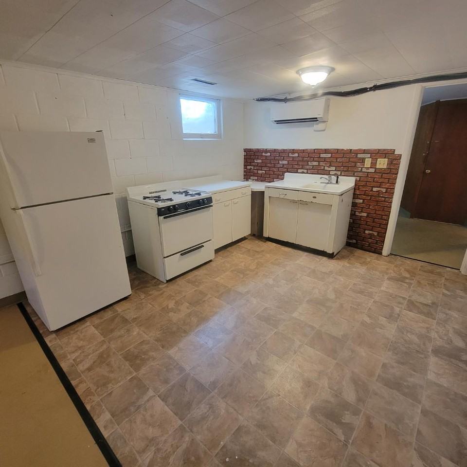 421 1/2 Prentis Ave - Photo 2 of 11