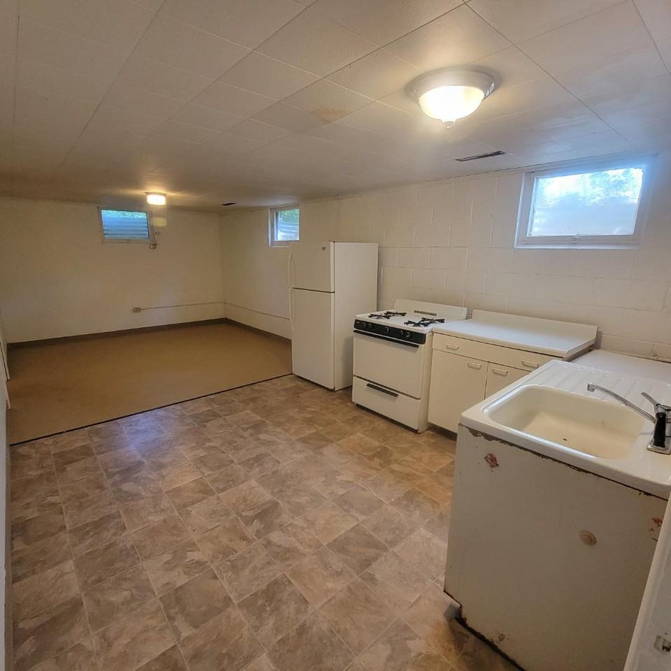 421 1/2 Prentis Ave - Photo 3 of 11