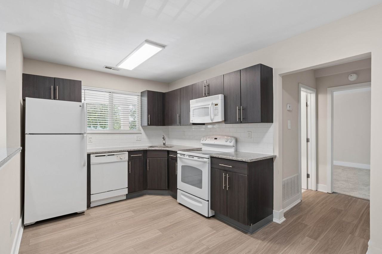Knightsbridge Apartments - Photo 2 of 25
