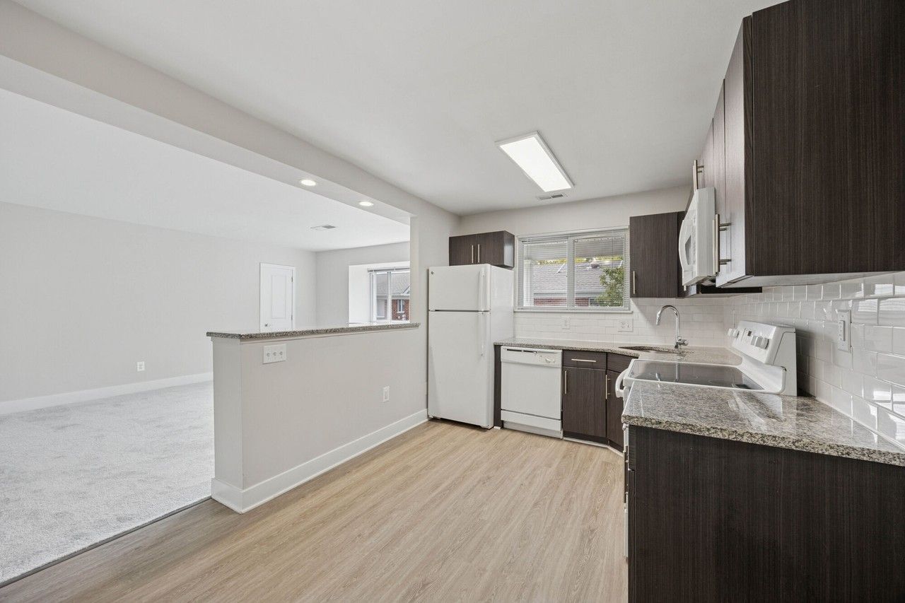 Knightsbridge Apartments - Photo 3 of 25