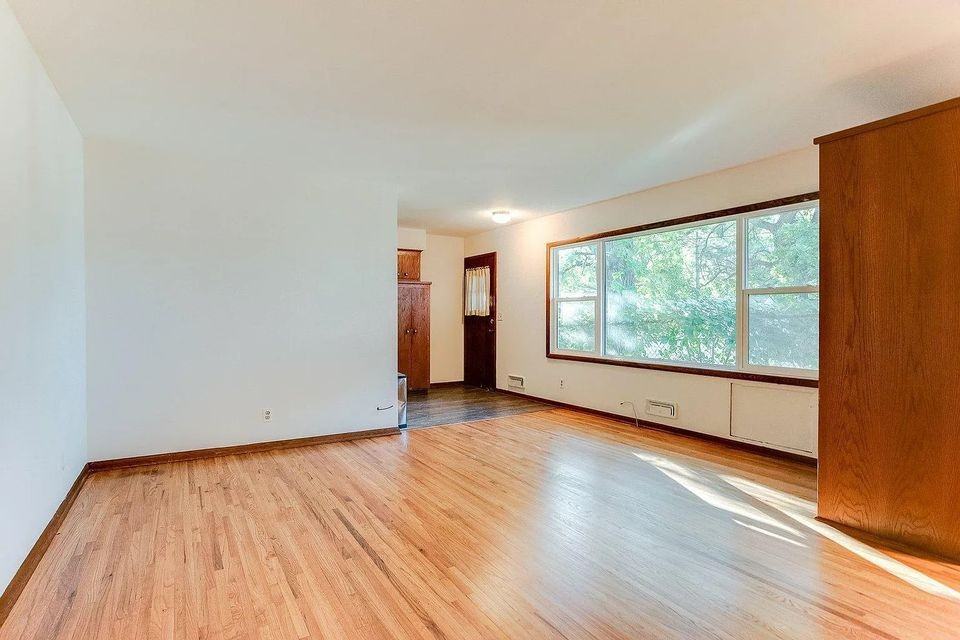 842 25th Ave Se #842 - Photo 5 of 38