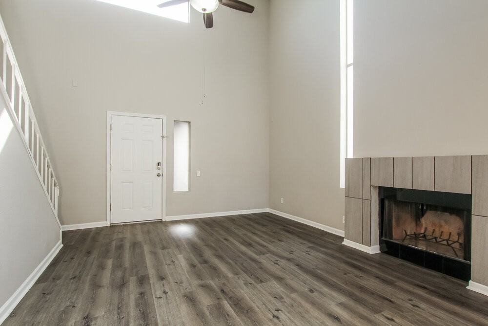 7032 S 44th St - Photo 4 of 17