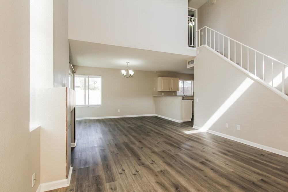 7032 S 44th St - Photo 5 of 17