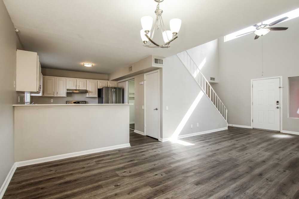 7032 S 44th St - Photo 7 of 17