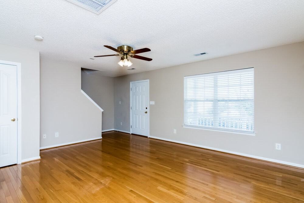 15257 Pangborn Pl - Photo 2 of 18