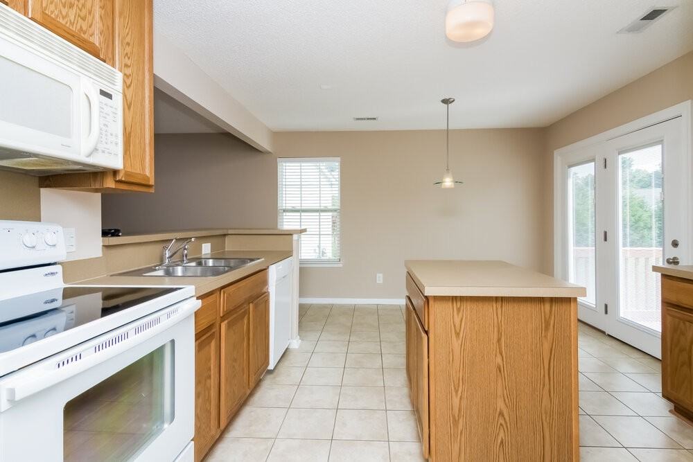 15257 Pangborn Pl - Photo 4 of 18
