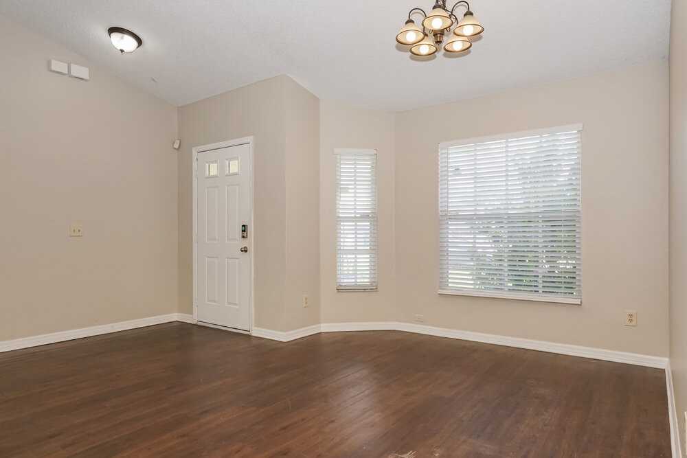 1561 Ortega Ave - Photo 5 of 16