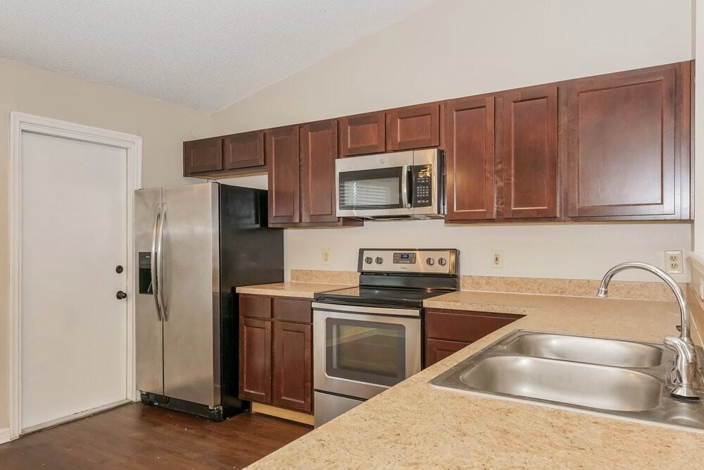 1561 Ortega Ave - Photo 7 of 16