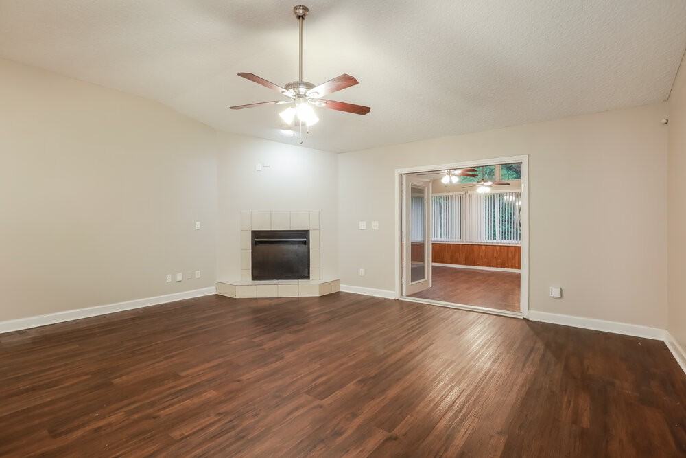 299 Thornbrook Ct - Photo 3 of 16