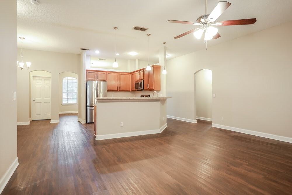 299 Thornbrook Ct - Photo 5 of 16