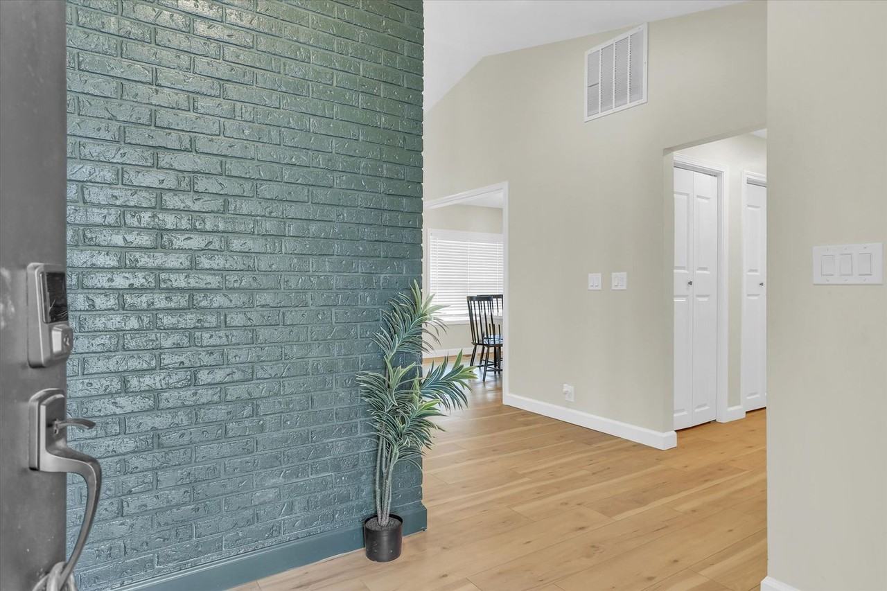 4011 Danbury Dr - Photo 4 of 28
