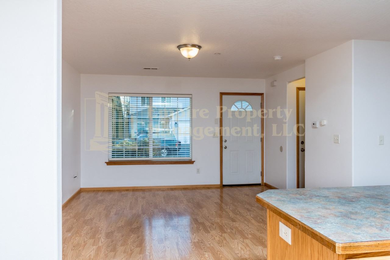 25160 E Broadway - 4D #4DK13 - Photo 4 of 17