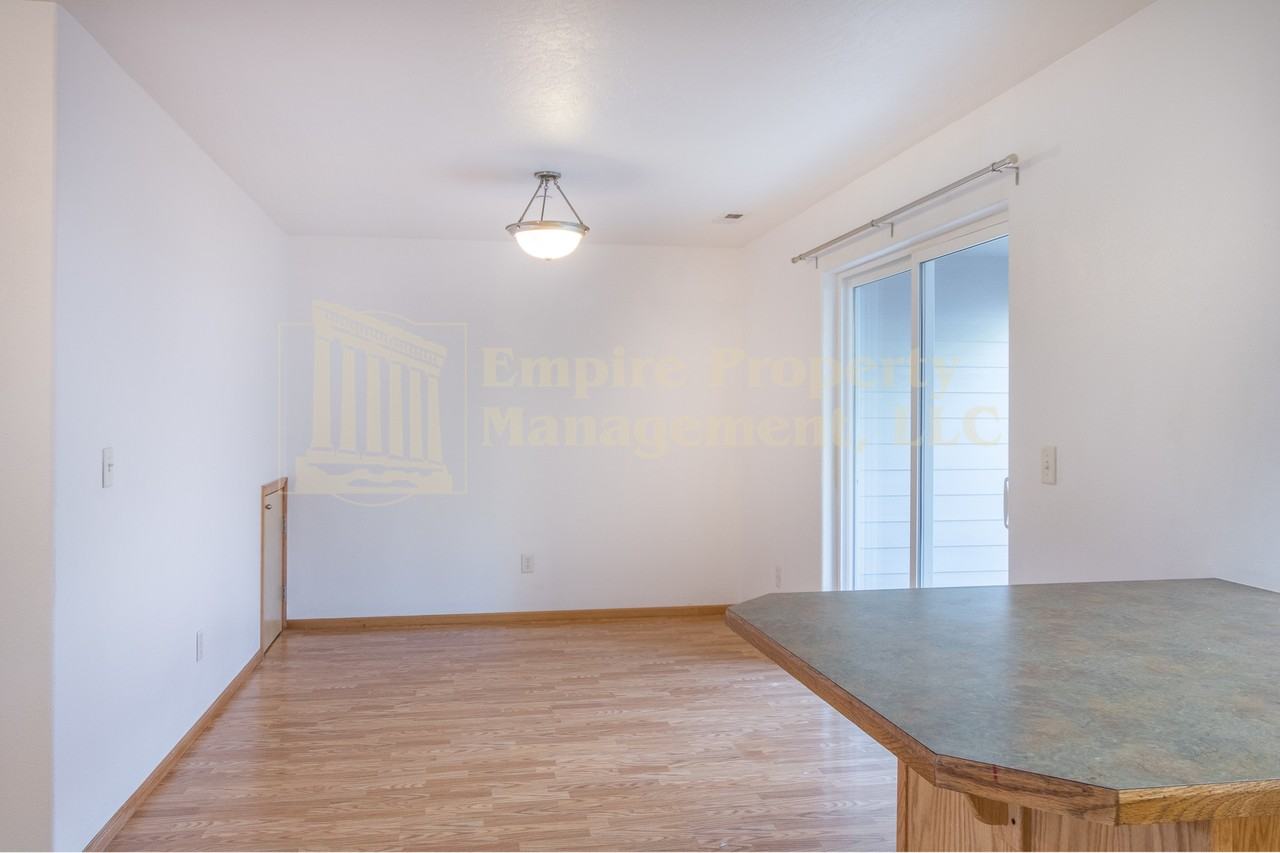25160 E Broadway - 4D #4DK13 - Photo 5 of 17