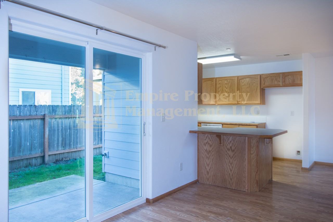 25160 E Broadway - 4D #4DK13 - Photo 6 of 17