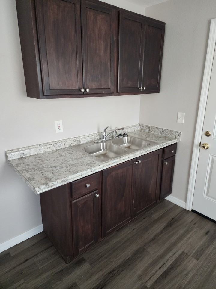 638 W Jackson St #1 - Photo 4 of 28