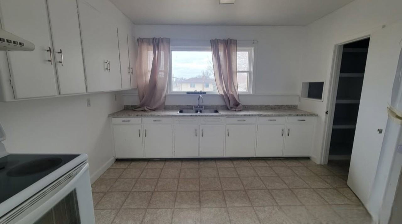 315 Matheson Ave - Photo 2 of 18