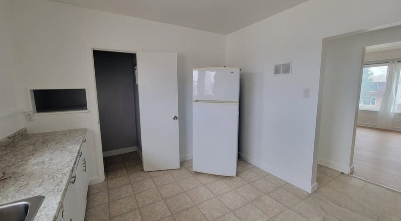 315 Matheson Ave - Photo 3 of 18