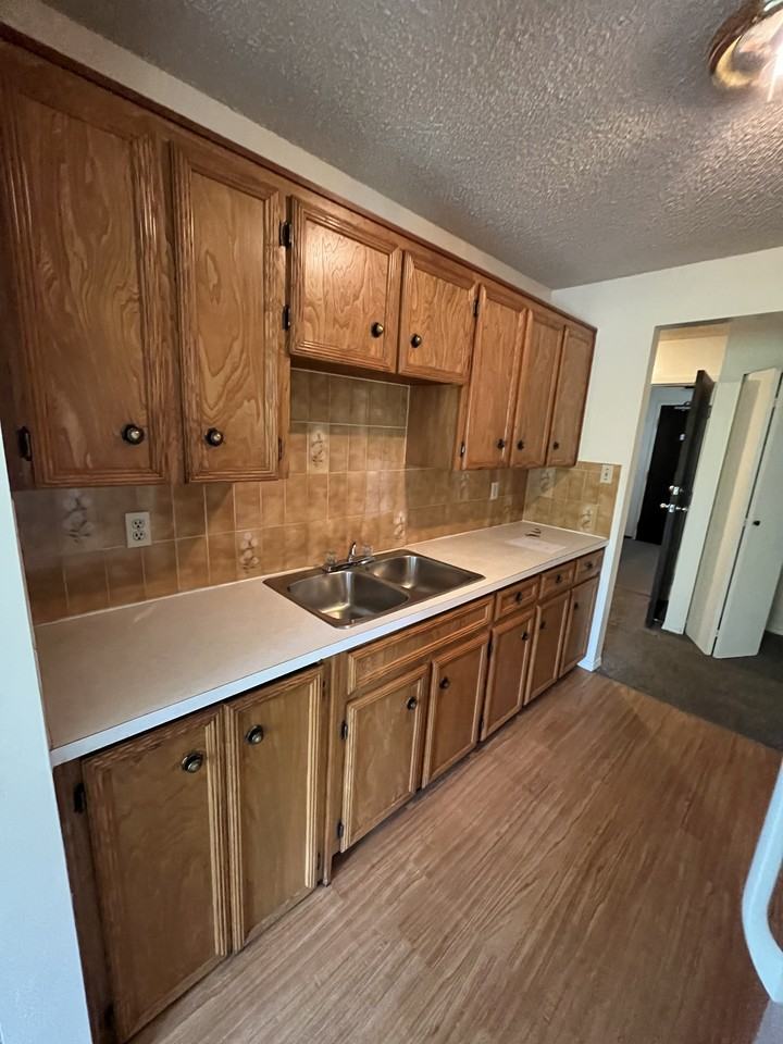 12421 82 St Nw - Photo 2 of 22