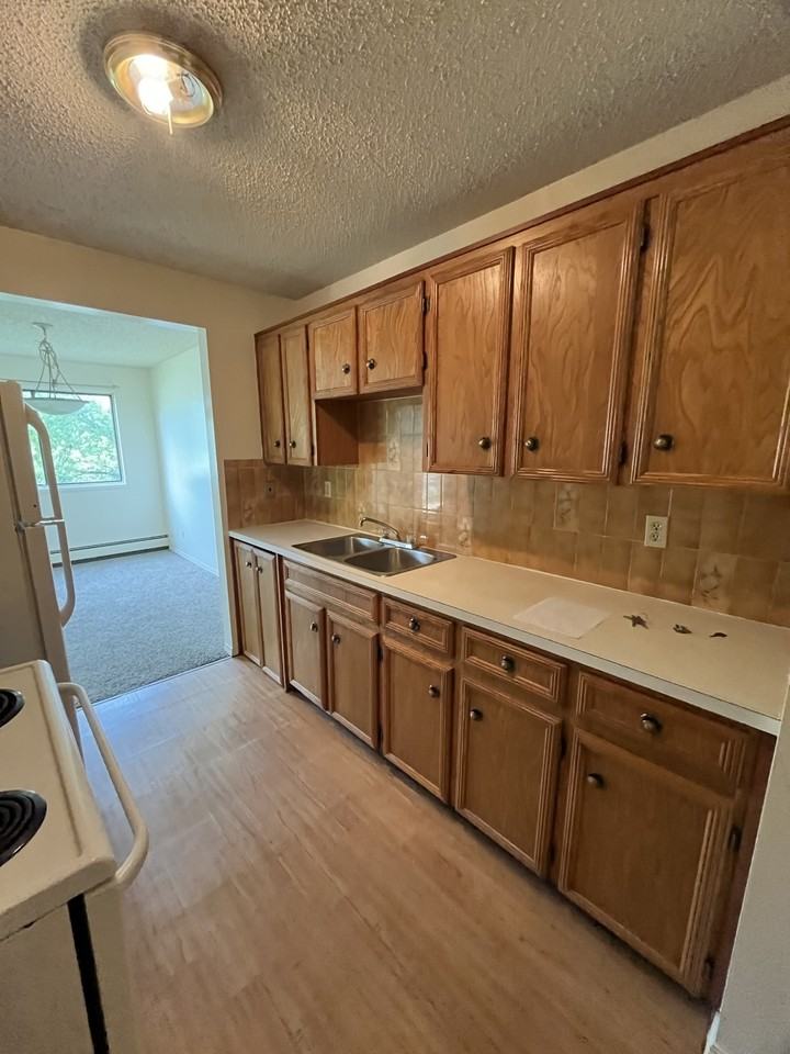 12421 82 St Nw - Photo 4 of 22