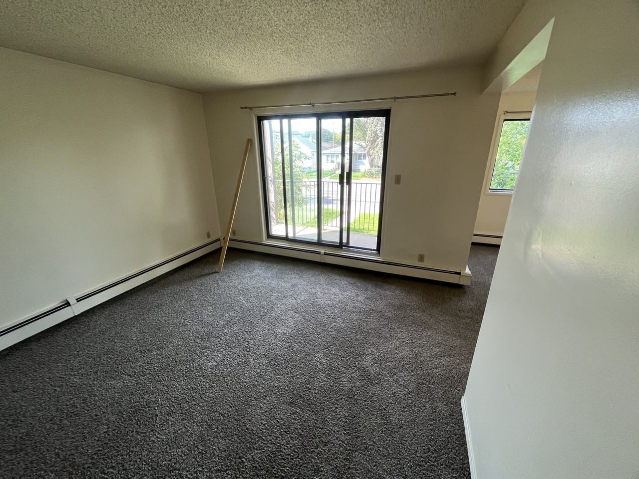 12421 82 St Nw - Photo 7 of 22
