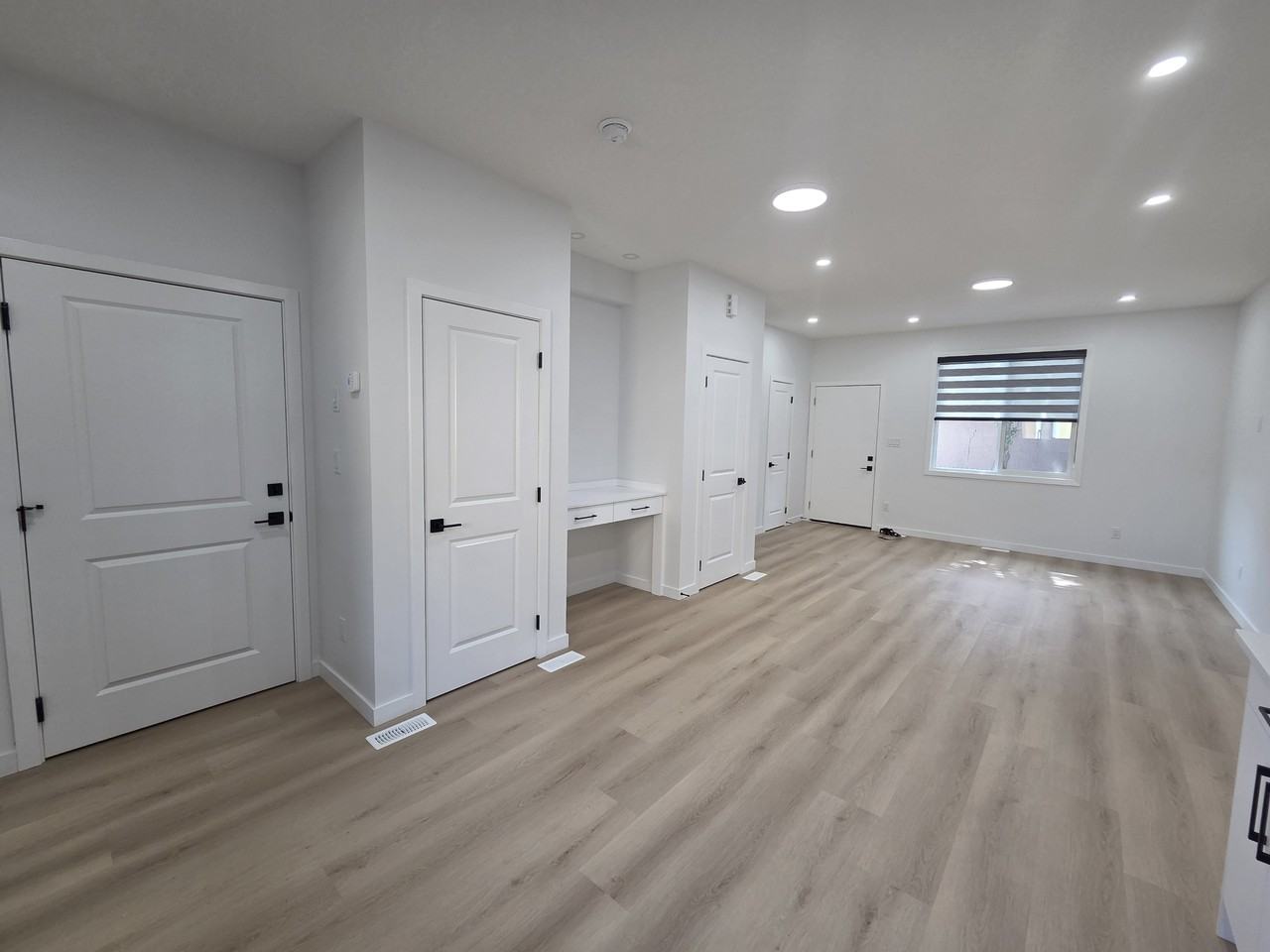 11819 83 St Nw - Photo 3 of 18