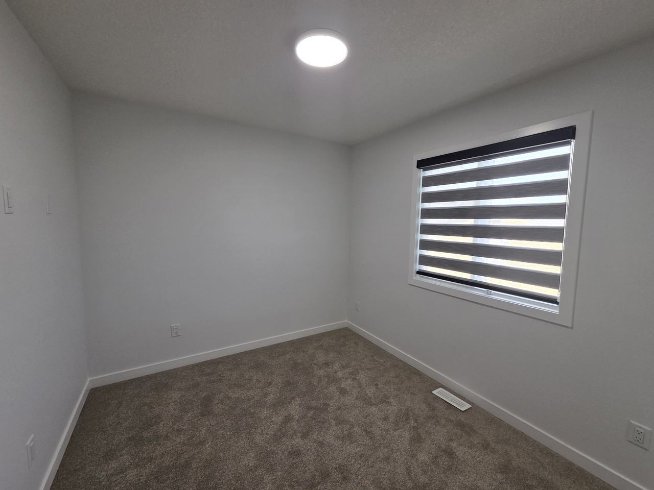11819 83 St Nw - Photo 6 of 18