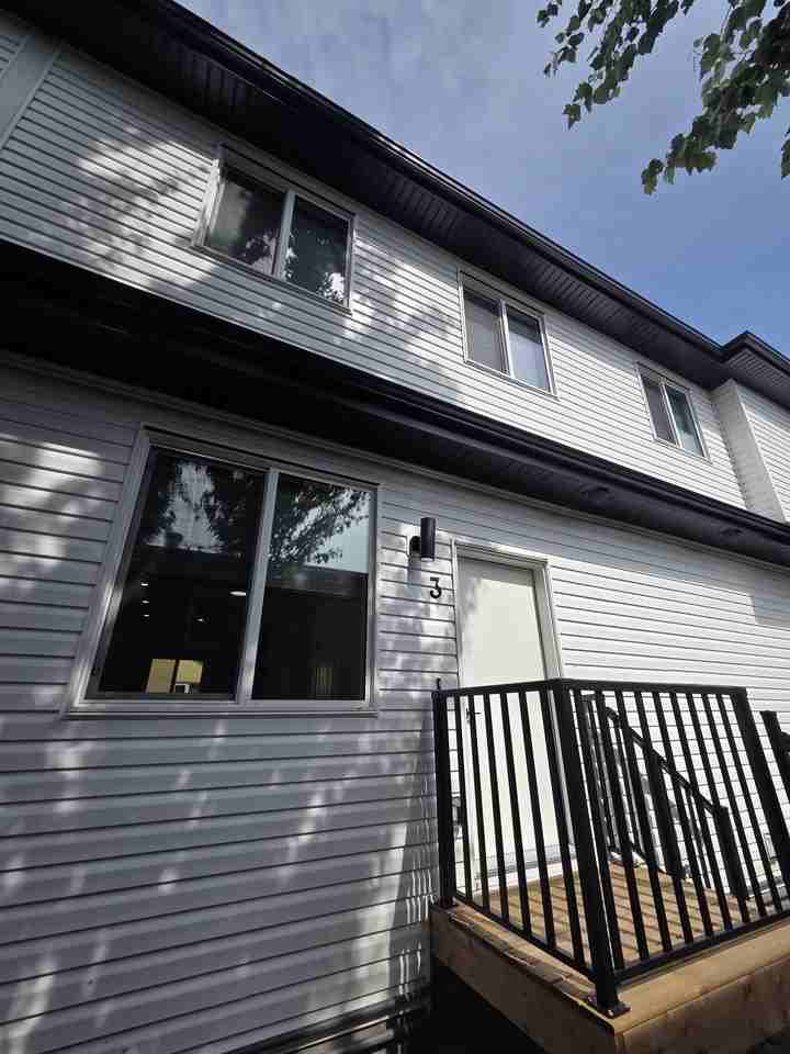 11819 83 St Nw - Photo 2 of 18