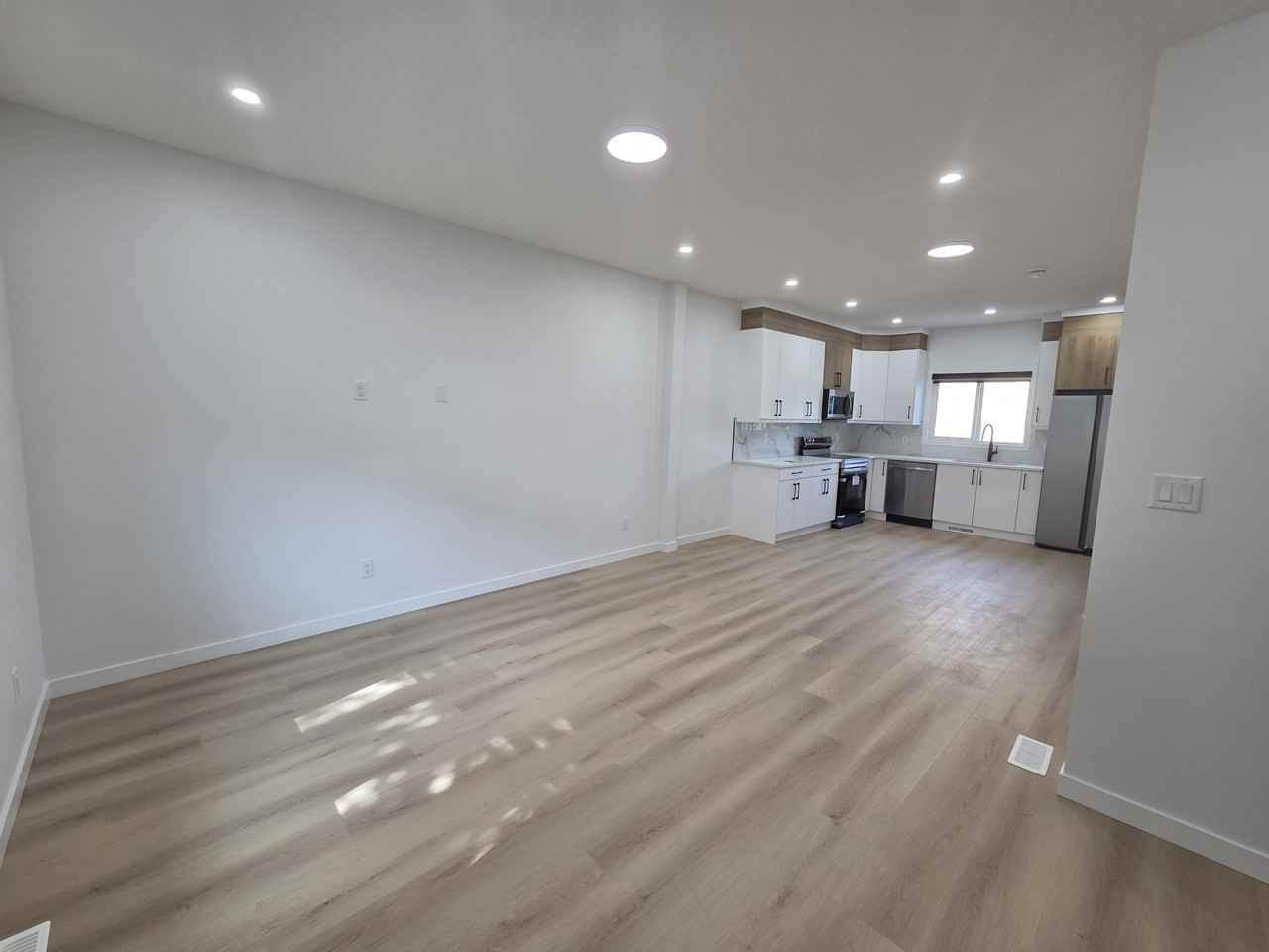11819 83 St Nw - Photo 5 of 18