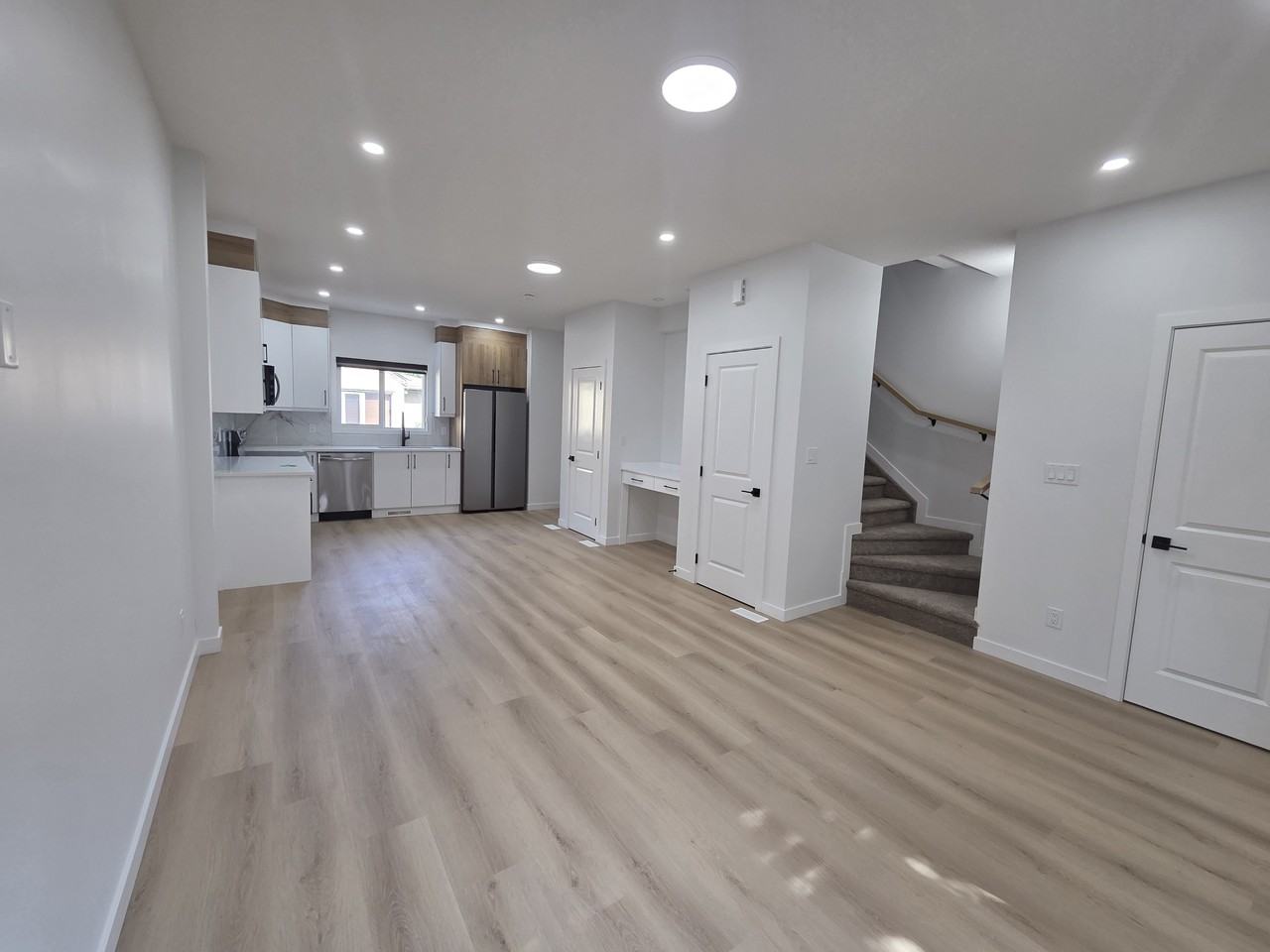 11819 83 St Nw - Photo 4 of 18