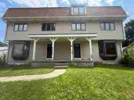 featured image of 3202 Chatham Dr