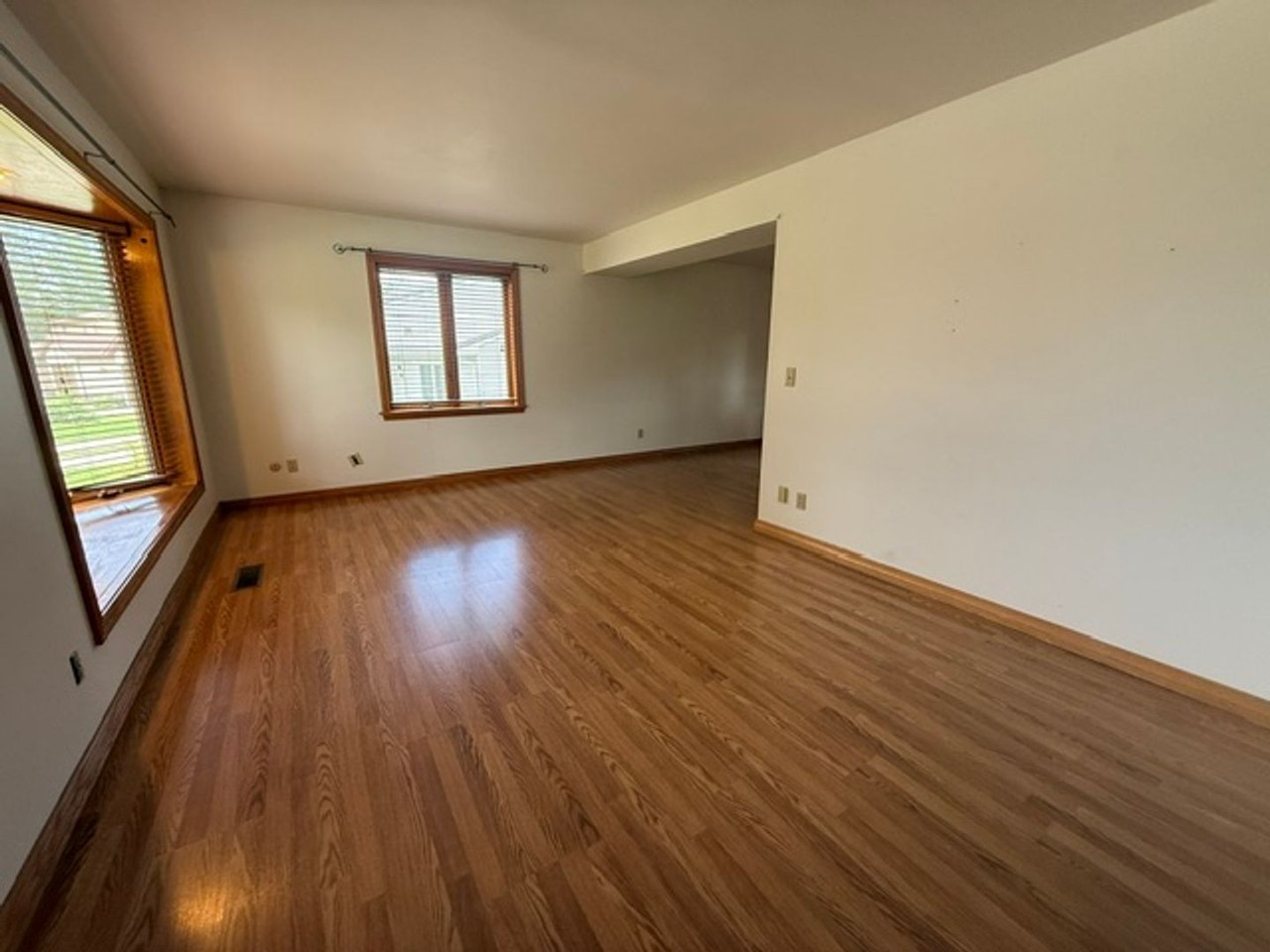 3202 Chatham Dr - Photo 3 of 24