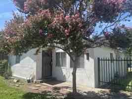 featured image of 933 Kenwood Ave #1