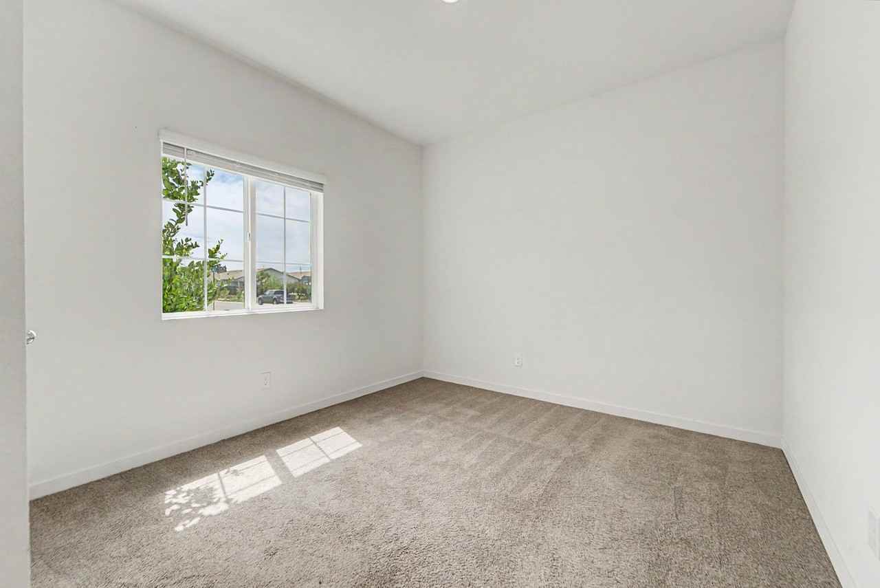 2057 Skipper Cove Way - Photo 5 of 21