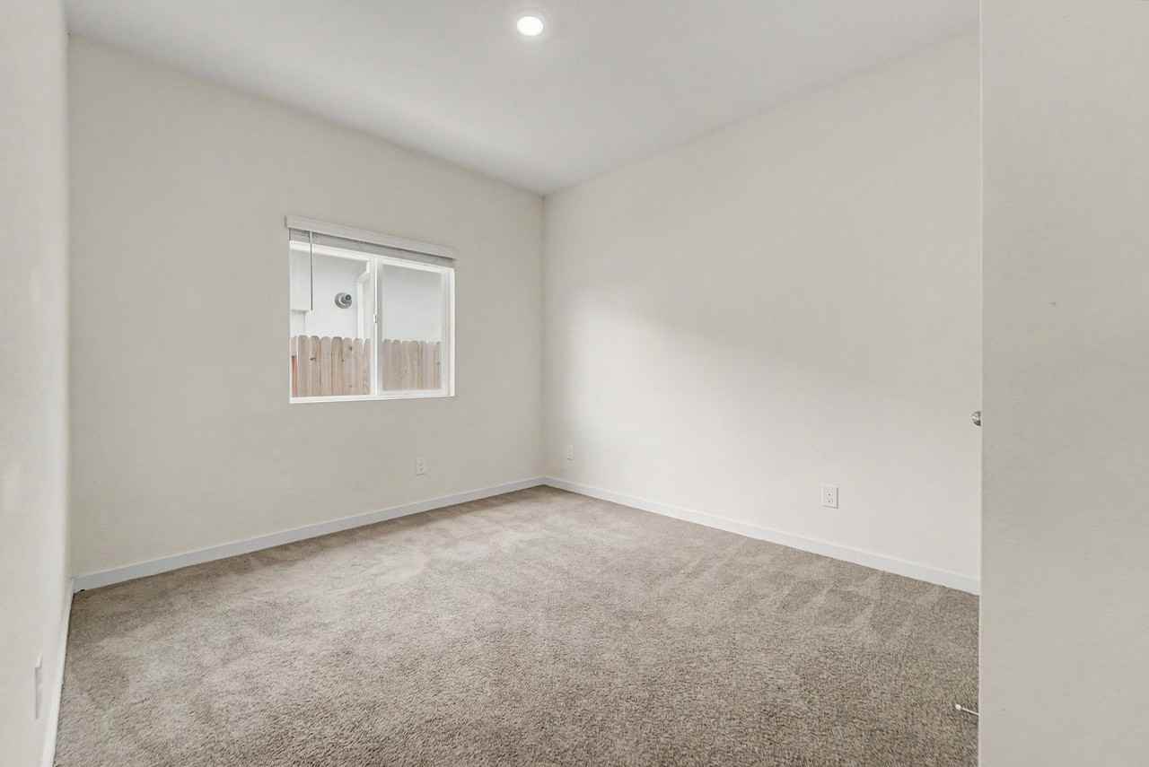 2057 Skipper Cove Way - Photo 7 of 21