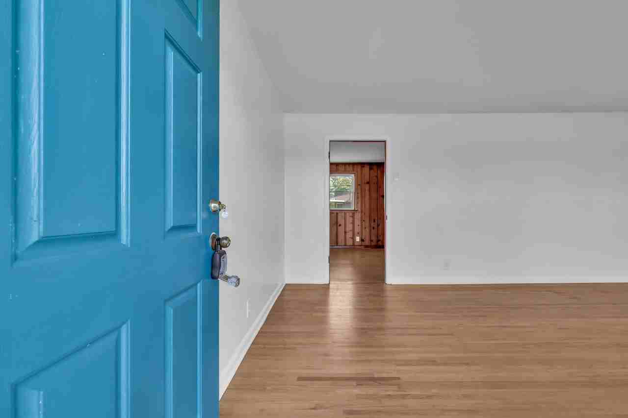 231 Alfred Dr - Photo 2 of 20
