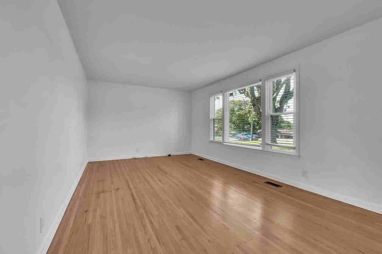231 Alfred Dr - Photo 3 of 20