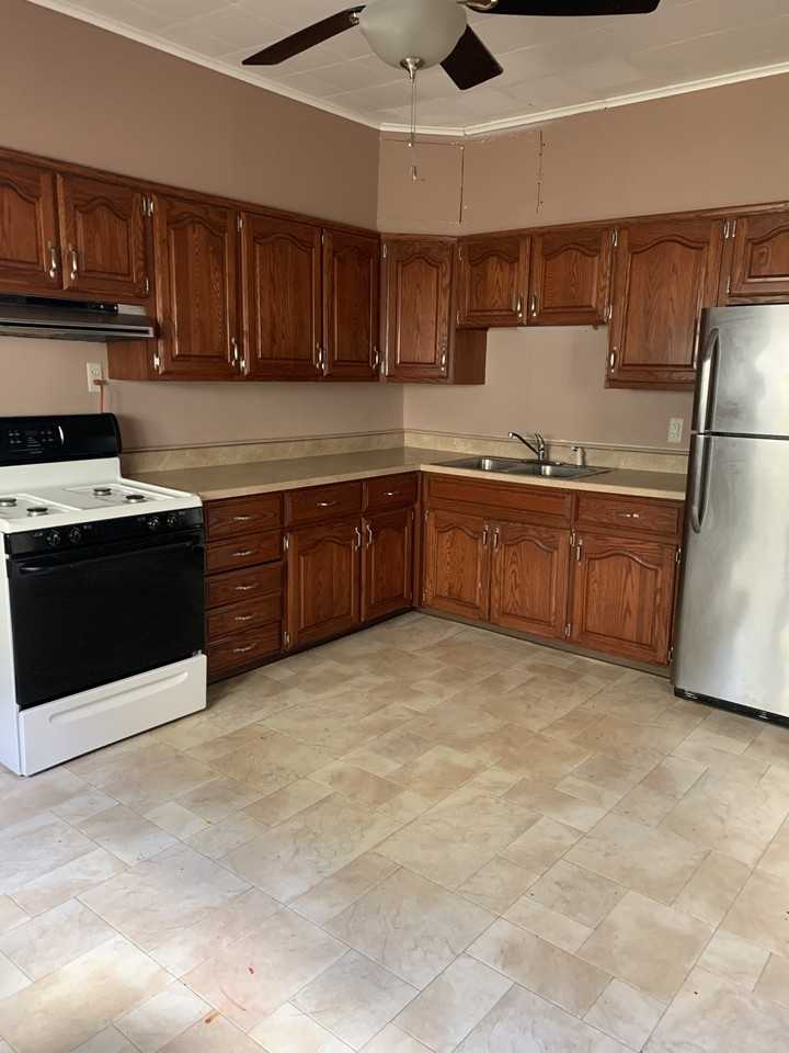 125 E Bennett St #125 - Photo 3 of 18