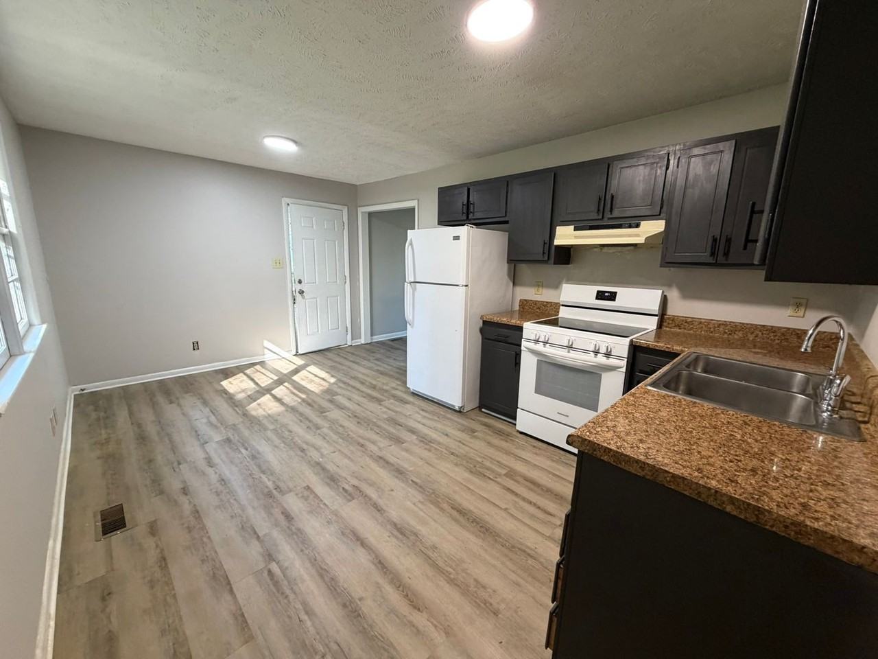 745 Rustland Dr - Photo 4 of 20