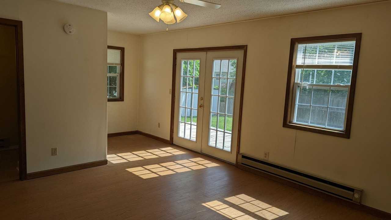 810 Maplepark Dr - Photo 5 of 11