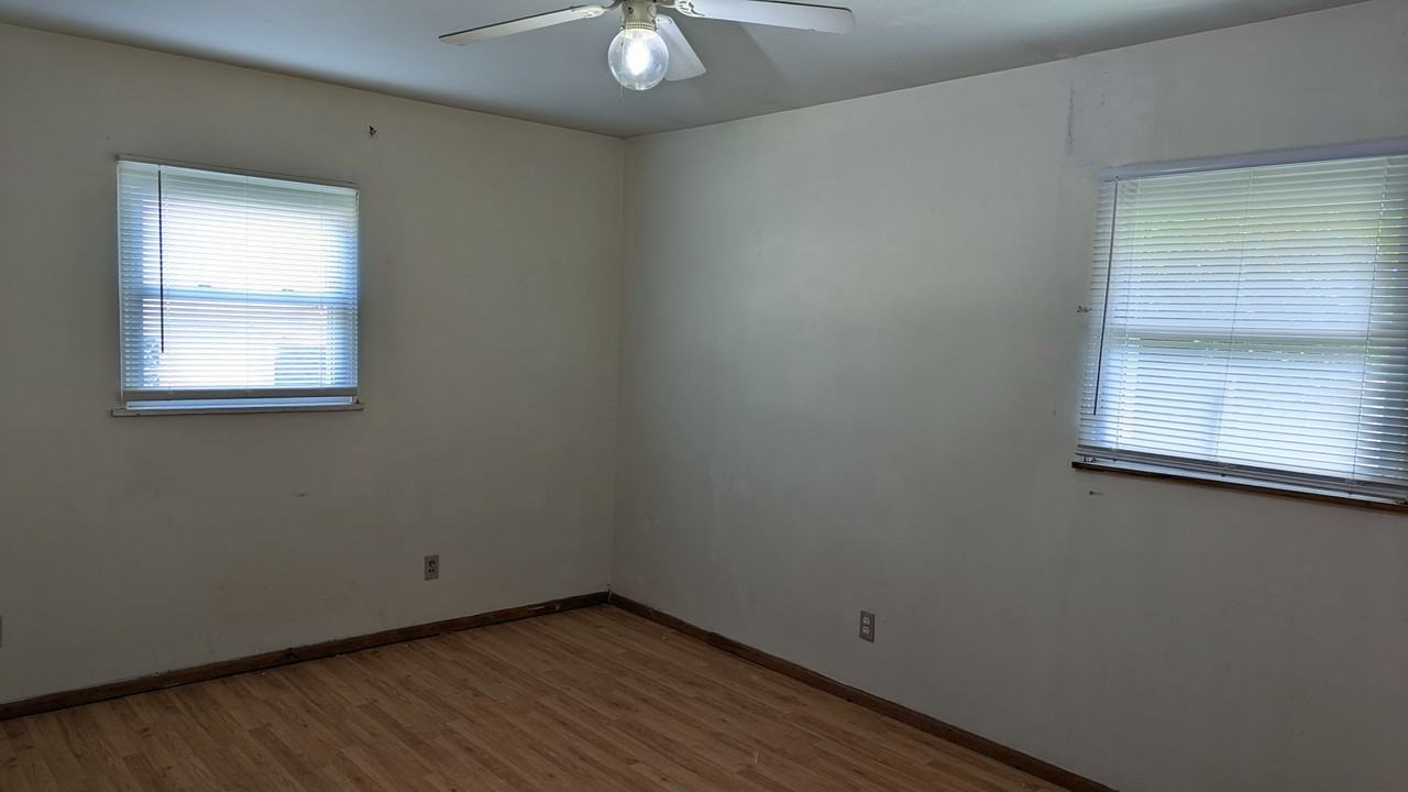 810 Maplepark Dr - Photo 6 of 11