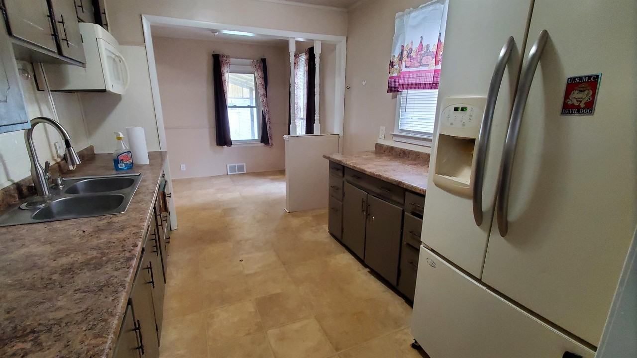 3213 Brandon St #1 - Photo 4 of 17