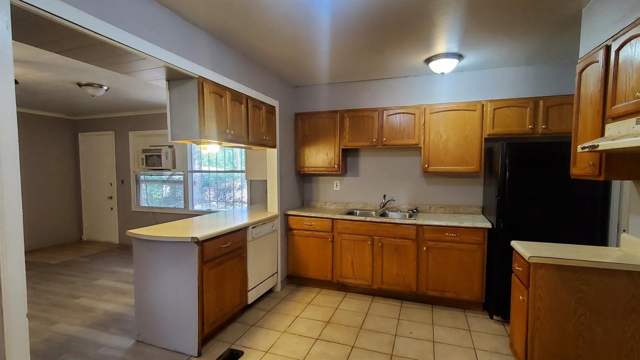 1716 Briarwood Dr #1 - Photo 5 of 43