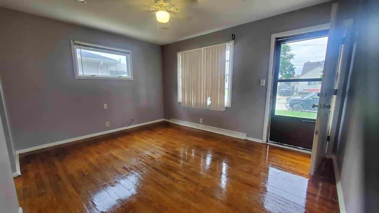 3913 Larchmont St #1 - Photo 3 of 7