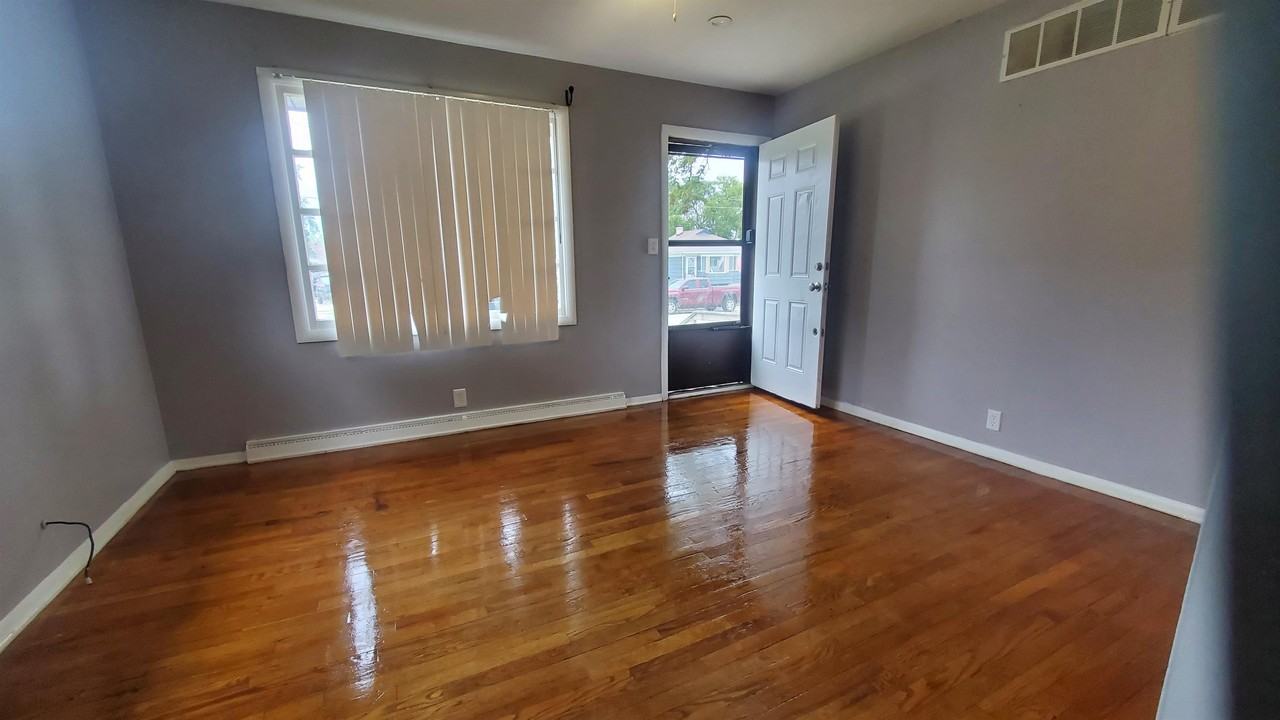 3913 Larchmont St #1 - Photo 4 of 7
