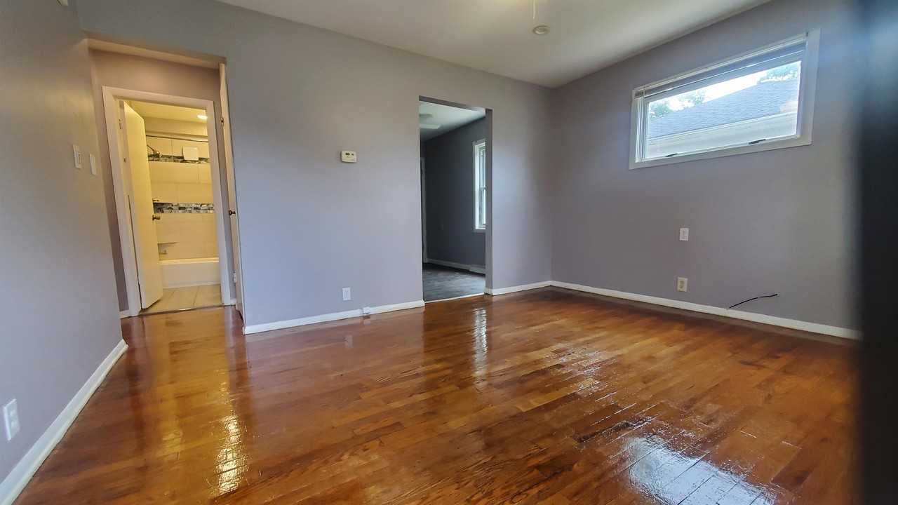 3913 Larchmont St #1 - Photo 5 of 7