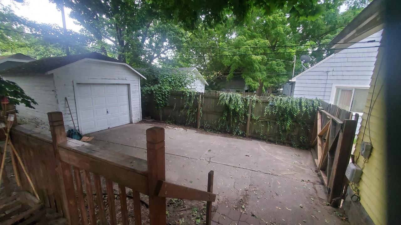 730 Frank St #1 - Photo 6 of 25
