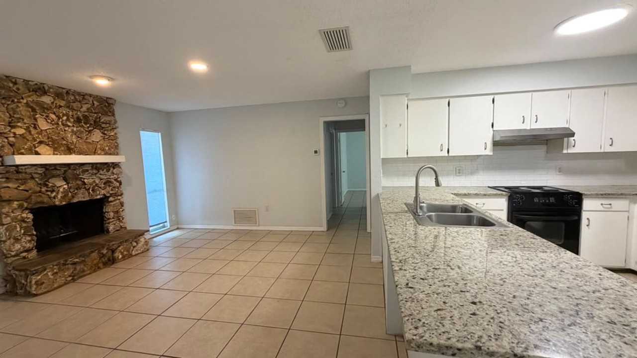 937 Aragon Ave - Photo 5 of 40